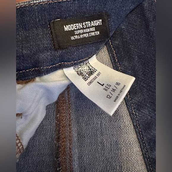 Express Modern Straight Super High Rise Jeans - Large - Picture 9 of 10